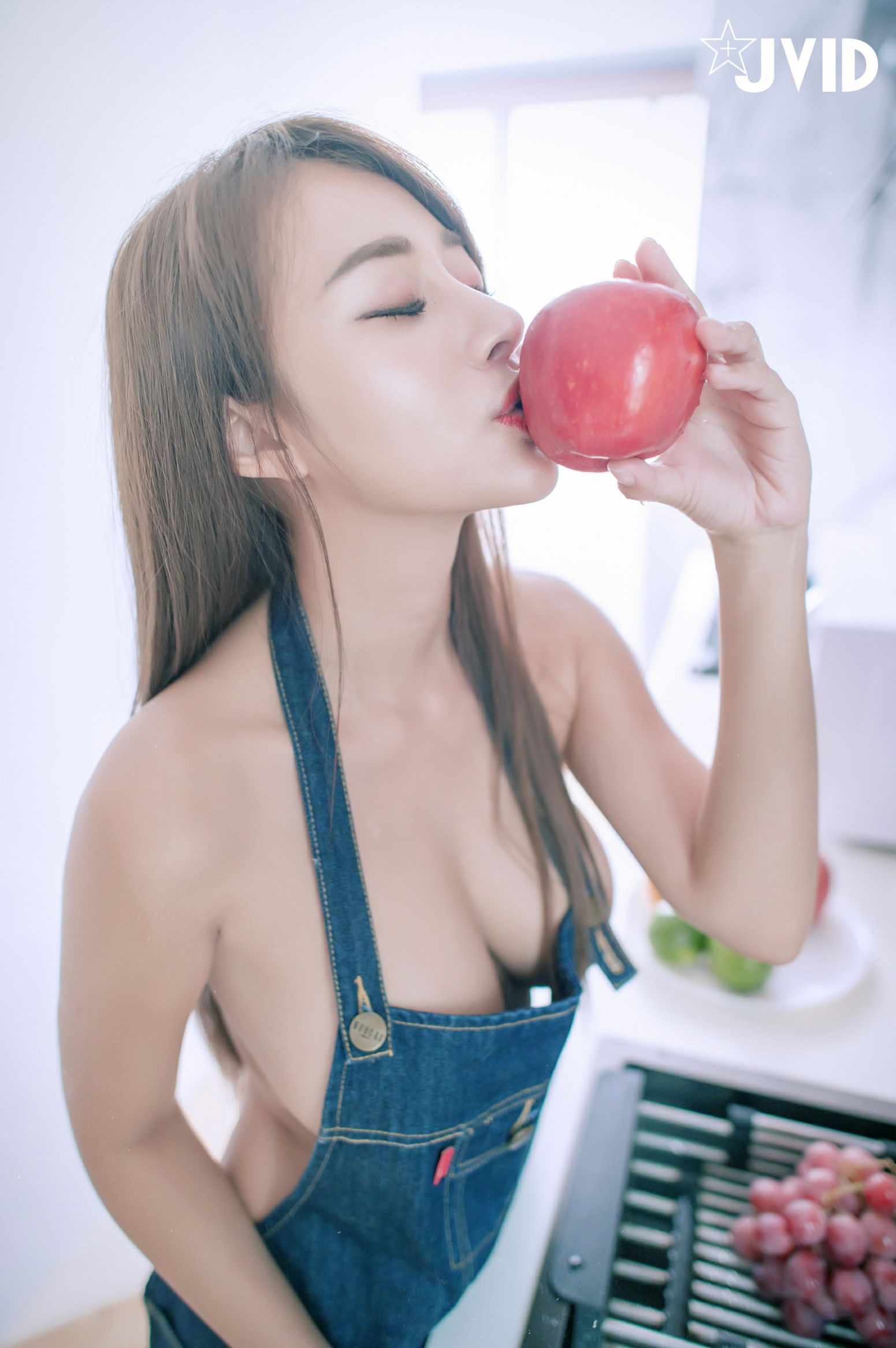 JVID 顶级私人珍藏！绝美JVID神级爆乳尤物 乐乐 裸体围裙逆天曼妙身材极品一线天白虎美穴 血脉喷张令人欲罢不能(49)