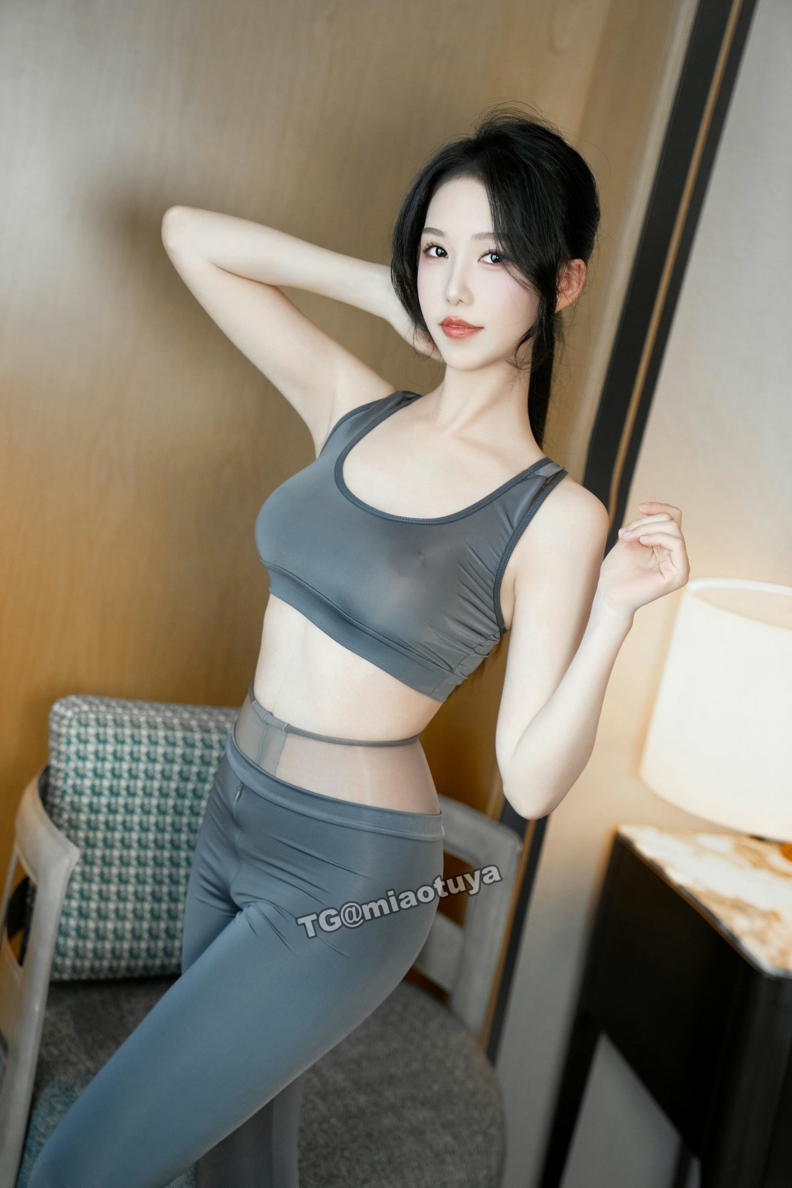 抖娘利世 – 灰色瑜伽服(18)