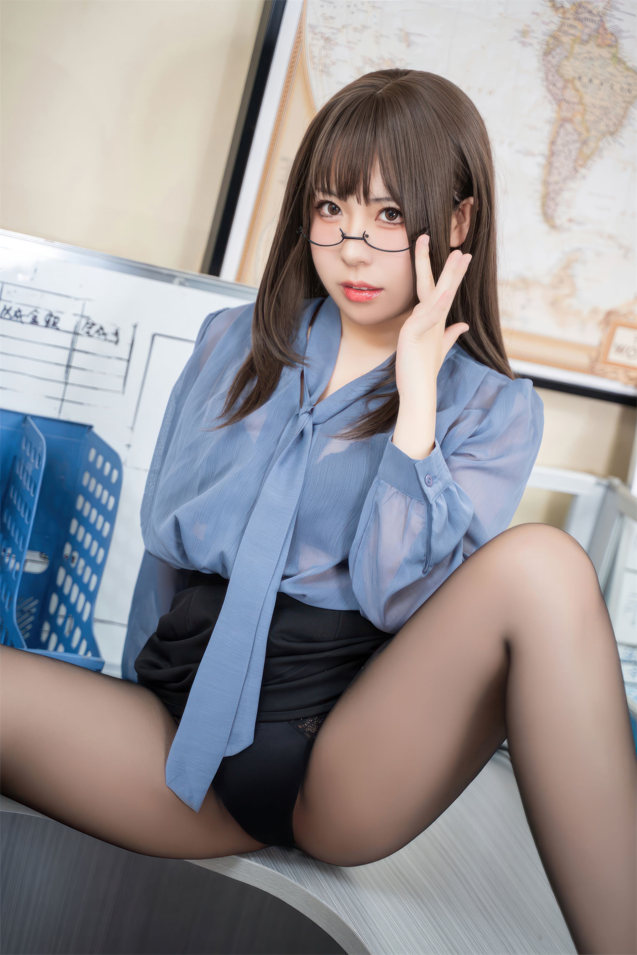 虎森森 黑丝眼镜娘 60P(17)
