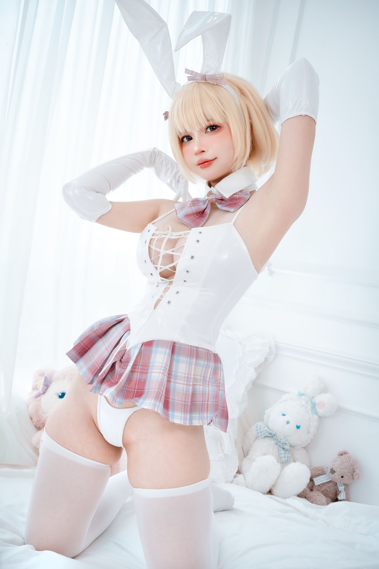 Azami - White Bunny Girl / Azami & Sally Dorasnow - White Bunny Girl(12)